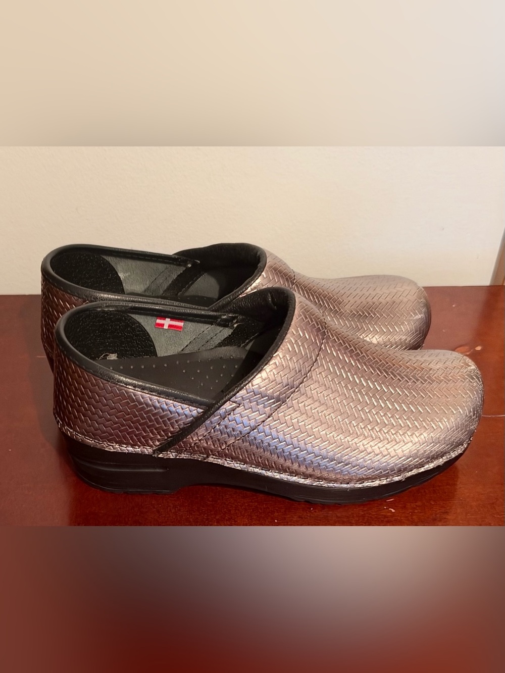Sanita Women's Metallic Braided Slip-On Clog Bronze Sz. 6 Medium Great Condition